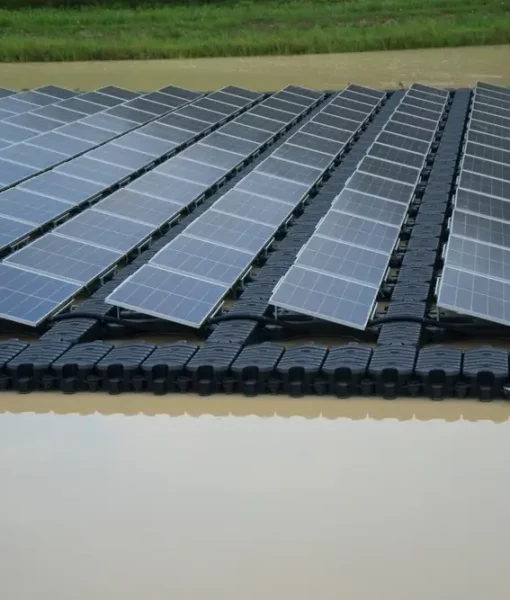Ferme solaire flottante