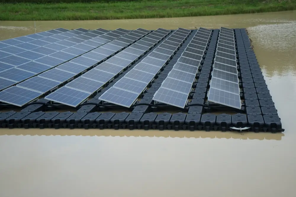 Ferme solaire flottante